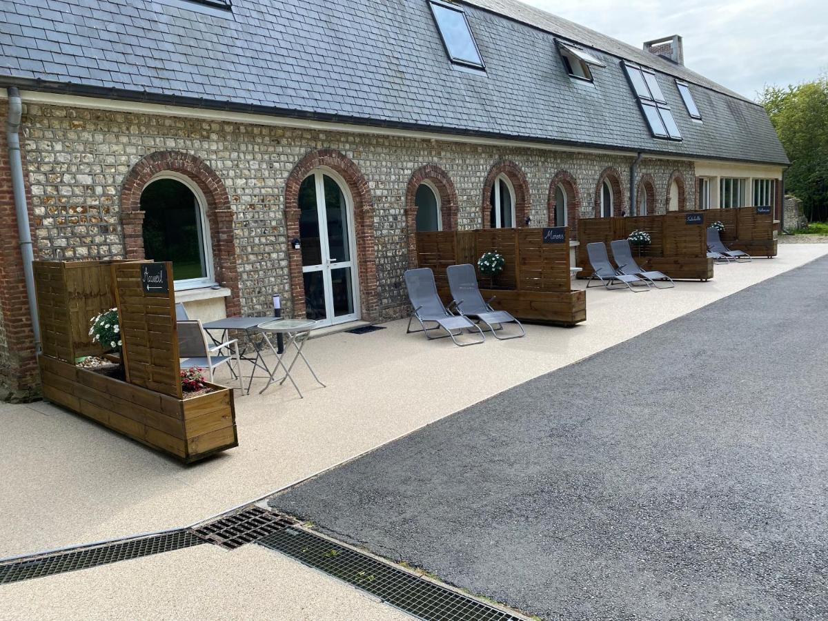 Chambres D'Hotes Aux Ecuries Du Chateau Contremoulins Bagian luar foto